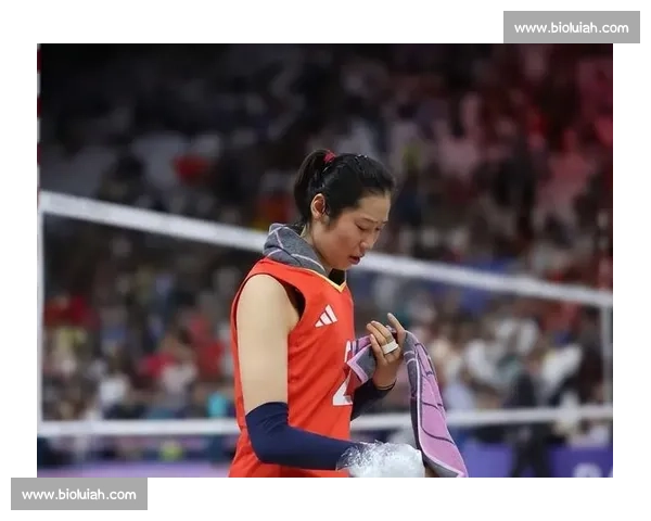 中国女排激战意大利力拼强敌赛场巅峰对决全力以赴决胜关键时刻