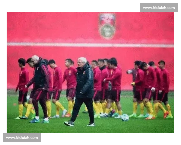 中国男足对阵泰国:期待破除尴尬局面 展现实力迎战东南亚强敌 中国男足对阵泰国:期待破除尴尬局面 展现实力迎战东南亚强敌